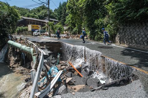 Flooding In Japan 2018 Thousands Without Power As Rescuers Search For