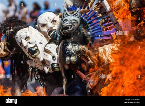 Los Fariseos De La Tribu Yaqui Realizan Un Ritual De Quema De M Scaras