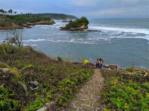 pantai ujung genteng sukabumi daya tarik harga tiket  rute menuju