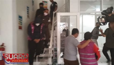 Kejari Batu Tahan Dua Tersangka Kasus Dugaan Korupsi Pungutan Pajak Rp