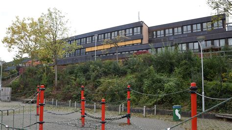 Unbekannte Brechen In Letmather Hauptschule Ein