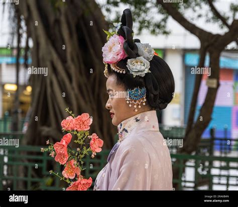 Hong Kong Traditional Women