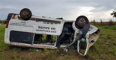 Potirendaba Em Foco Van Que Levava Pacientes Para Hospital Bate Em