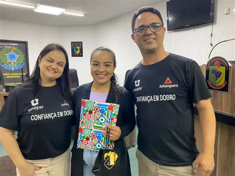 Cerimônia de premiação celebra talentosos alunos do concurso de redação