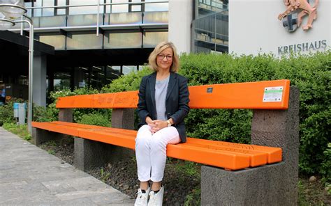 Gegen Gewalt an Frauen Orange Bänke im Rhein Sieg Kreis