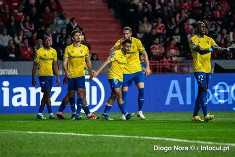 Ta A Da Liga Estoril Vence Benfica Nos Penaltis