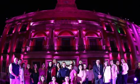 Monumentos Emblemáticos De La Ciudad Se Iluminan De Rosa En Apoyo Al Día Mundial De La Lucha