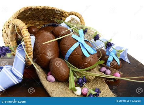 Ostern Schokolade Ostereier Stockbild Bild Von Korb Purpurrot 51091665