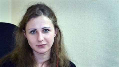 Russie l une des Pussy Riot remise en liberté après l amnistie du