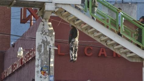 Noticias En Linea De Tabasco ENCUENTRAN A HOMBRE COLGADO DE UN PUENTE