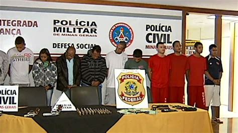 Operação policial prende 23 pessoas e apreende dois adolescentes em