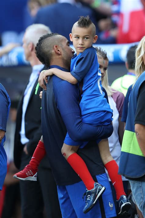 Photo Dimitri Payet Avec Son Fils Noa Lors Du Match Des Me De