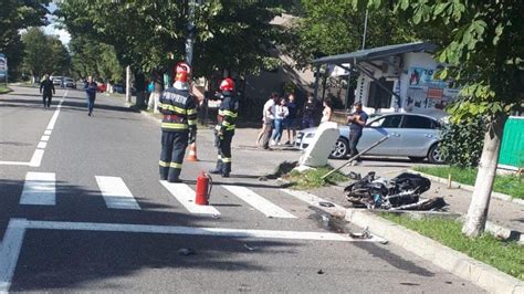 Un tânăr a murit pe loc după ce a intrat cu motocicleta într o bornă