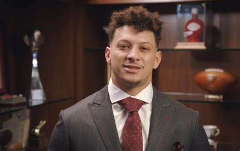 Mvpat Again Patrick Mahomes Nfls Most Valuable Player For Second