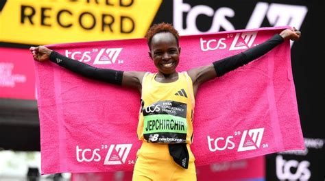 A Campe Ol Mpica Peres Jepchirchir Bate Recorde Mundial Em Maratona De