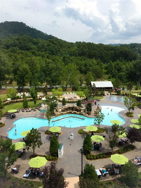 Travel in TN: Dollywood, Splash Country & Dollywood DreamMore Resort – Eat. Drink. Smile.