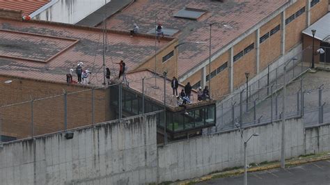 Ecuador coches bomba y toma de rehenes en las cárceles la ola de