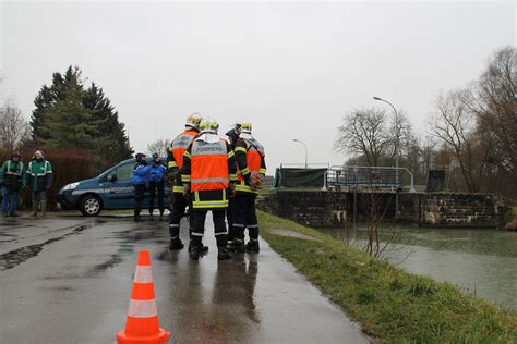 Zillisheim Macabre D Couverte Dans Le Canal Un Corps Dans Le Canal