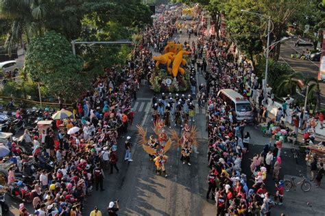 Wali Kota Surabaya Ajak Warga Guyub Rukun Di Acara Bunga Dan Budaya