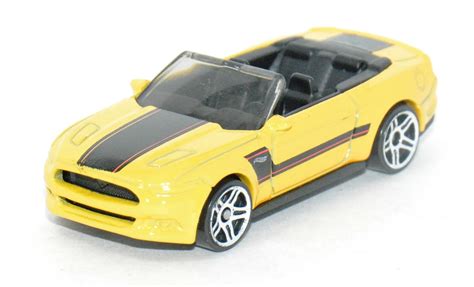 Hot Wheels 2015 Ford Mustang GT Convertible Loose Cars