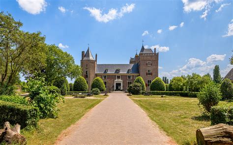 Hostel Heemskerk, spend the night in a 13th-century castle | Stayokay