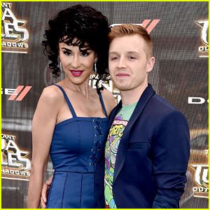 Noel Fisher Celebrity News and Gossip | Entertainment, Photos and Videos | Just Jared: Celebrity ...