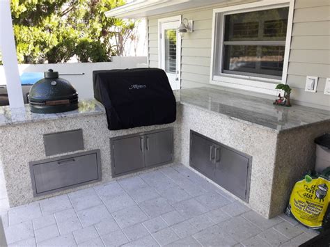 Coastal Flare In The Heart Of South Tampa Contemporain Terrasse Et