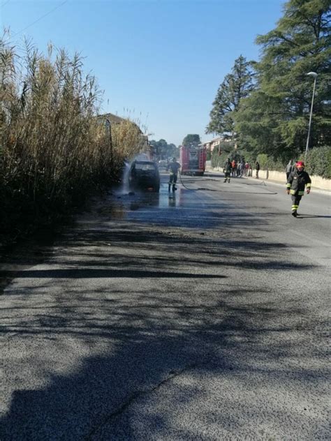 Auto In Fiamme A Gabelletta Salvo Il Conducente Terni In Rete