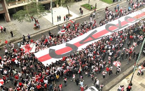 Torcida Do River Exibe Bandeira De Quase Quil Metros De Comprimento