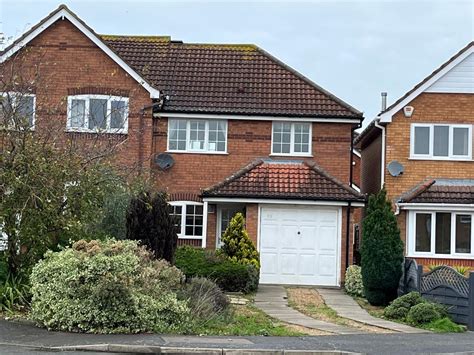 Wymondham Way Melton Mowbray LE13 3 Bed Semi Detached House 950 Pcm