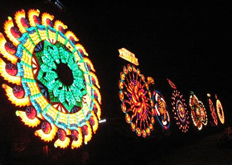 Pampanga: Giant Lantern Festival... San Fernando, Pampanga! | Ivan About Town