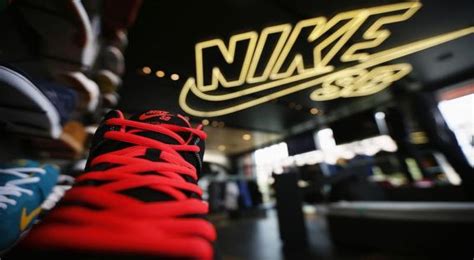 Fakta Ribuan Pekerja Di Pabrik Sepatu Nike Dan Adidas Kena Phk