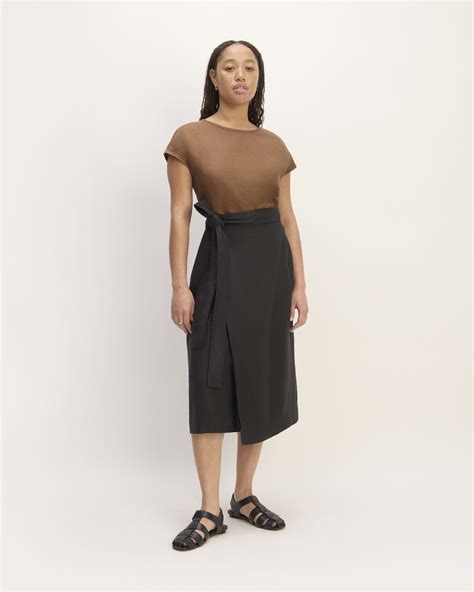 The Muscle Top In Linen Carob Brown Everlane