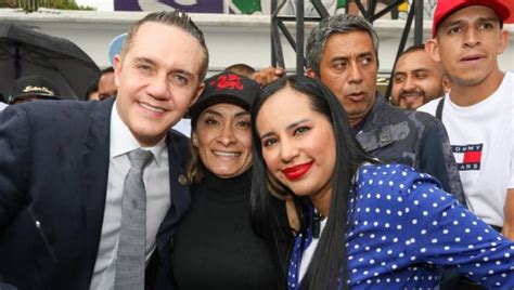 Sandra Cuevas presume velada romántica junto a Adrián Rubalcava en la