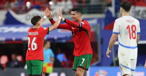 Portugal remonta con sufrimiento y gana en Eurocopa de fútbol