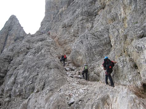 ECHADO AL MONTE VIA FERRATA DE LUCA INNERKOFLER AL MONTE PATERNO Y