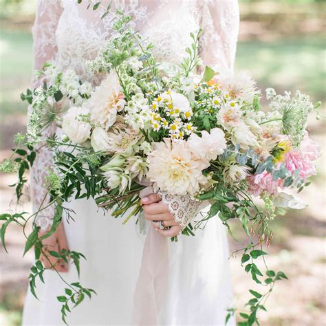 42 Insanely Stunning Spring Wedding Bouquets