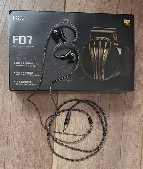 closed fiio fd iems excellent condition full set headphone