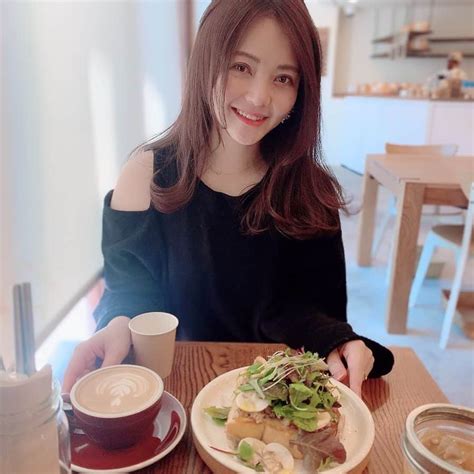 大井智保子さんのインスタグラム写真 大井智保子instagram「朝活🥪🥪 行ってみたかったパン屋さん🍞 予習で食べるの決めてた