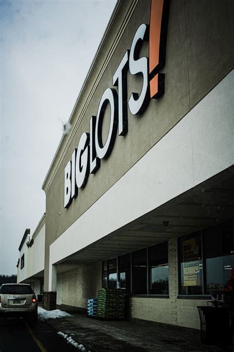 Warren Ohio Usa 1 30 22 A Big Lots Department Store During The