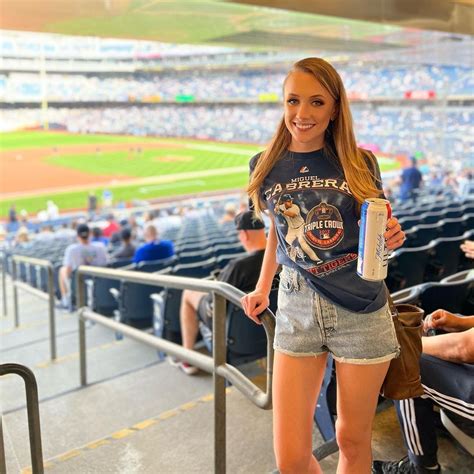 Kat Timpf on Instagram: “Been living here 8.5 years but never a New Yorker #GoTigers # ...