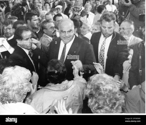 German Chancellor Helmut Kohl Campaigning On Potsdam S Luisenplatz