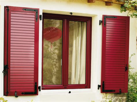 Ставни на окна для дачи: особенности выбора и установки