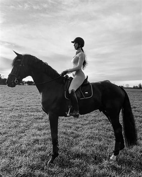 Erin Williams On Instagram Black Beauty 💫🖤” Wearing Black Heart