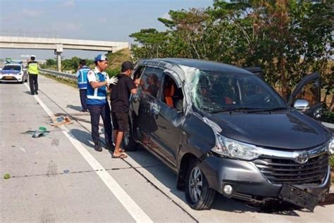 Mobil Rombongan Keluarga Asal Bali Kecelakaan Di Tol Gempol Republika