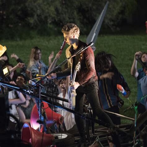 WATCH 5 Seconds Of Summer S She S Kinda Hot Music Video Capital