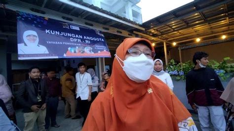 Bunda Nur Azizah Tamhid Anggota Dpr Ri Dengarkan Keluhan Anak