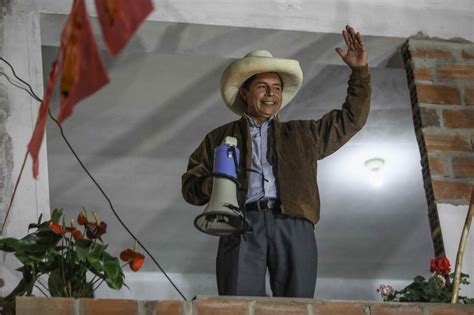 Pedro Castillo es proclamado presidente electo de Perú