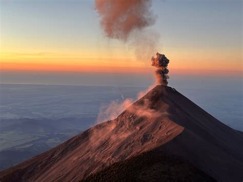 Hike de Acatenango vulkaan en zie vulkaan Fuego lava spuwen | Must-do