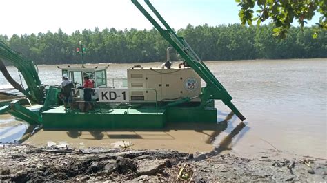 China Keda Brand Amphibious Dredger For Sand Dredging Dredger And